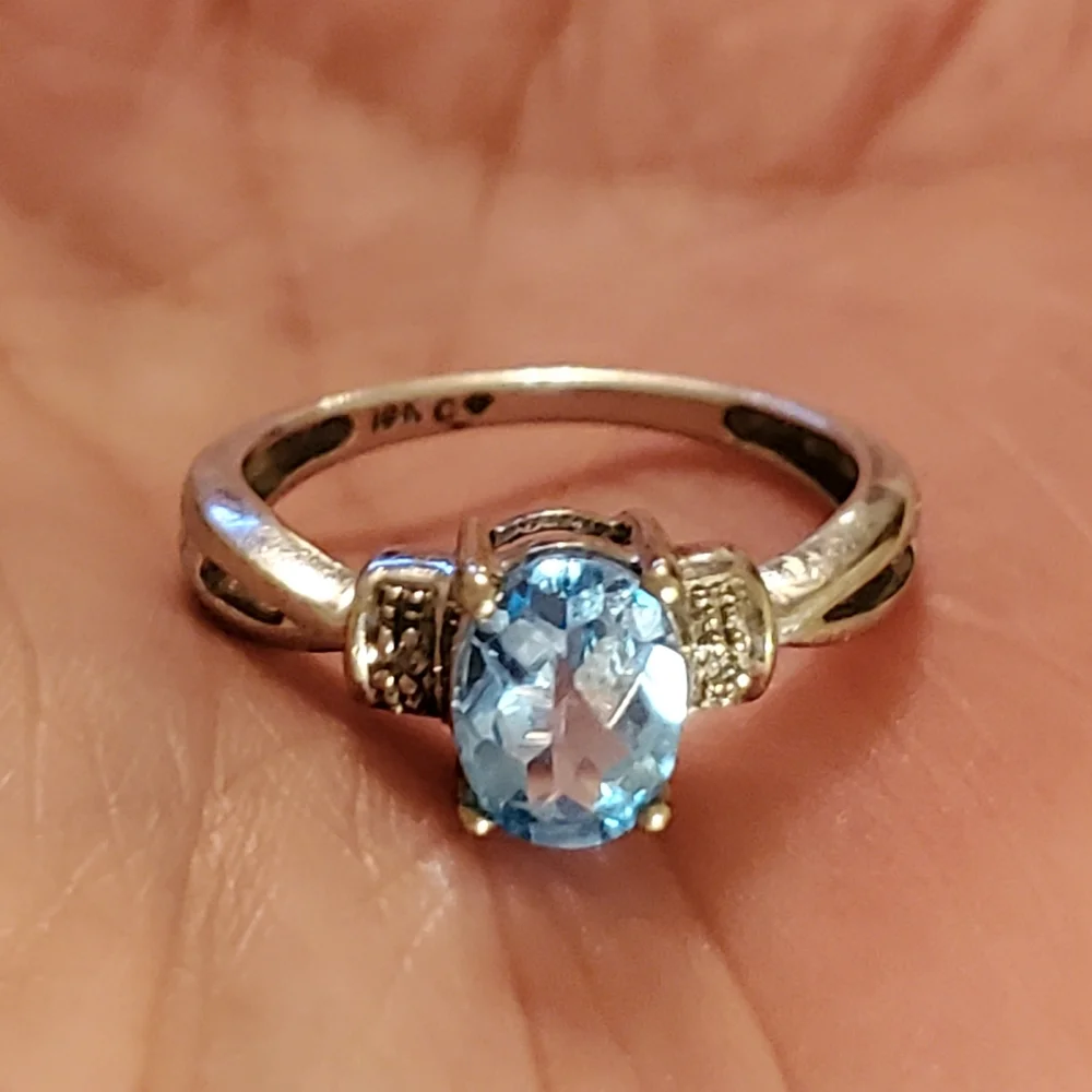 10k wg blue topaz/diamond ring - Picture 1 of 10